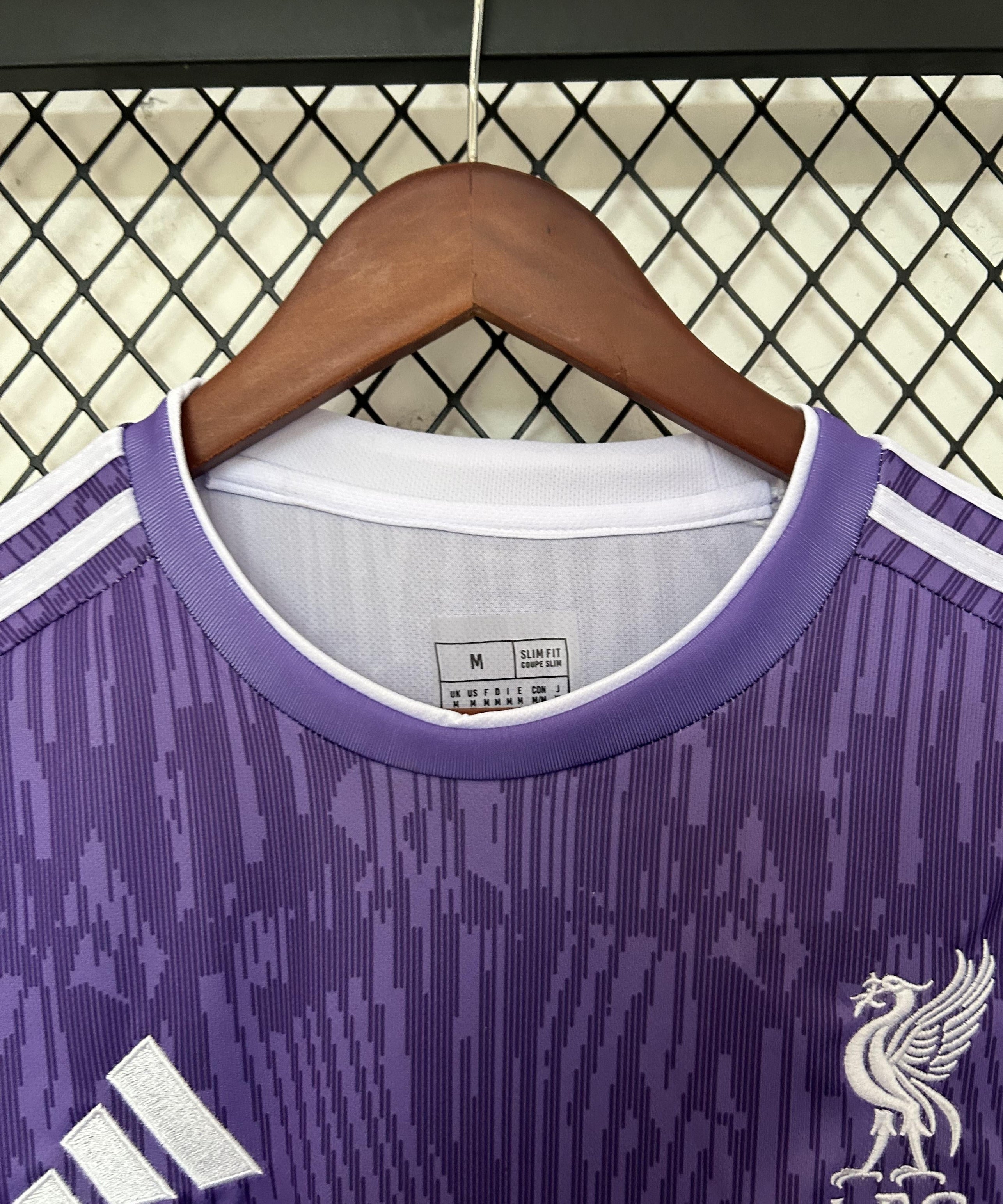 طقم "Majestic Wyvern" الخاص من Livepool