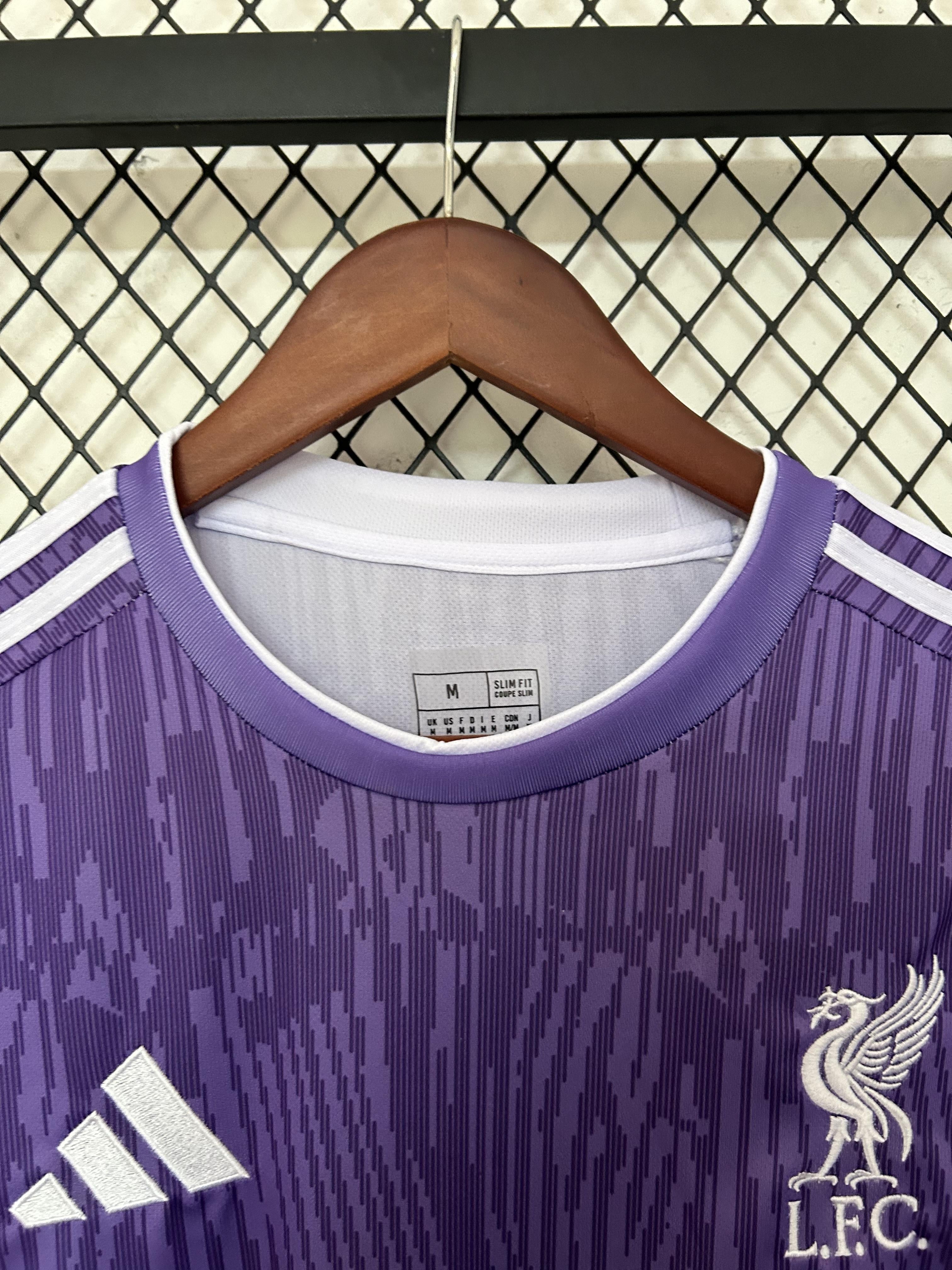 طقم "Majestic Wyvern" الخاص من Livepool