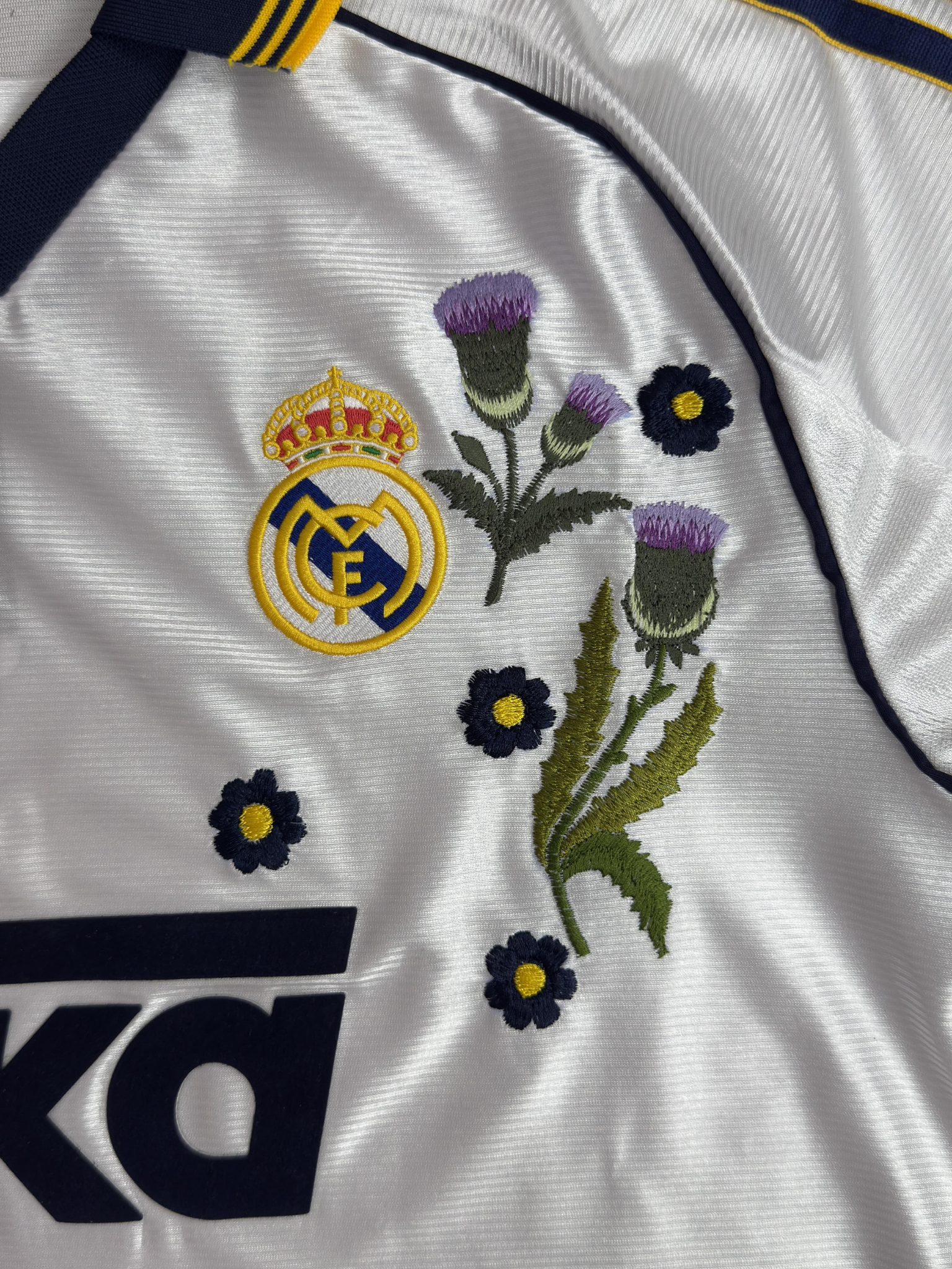 قميص ريال مدريد المطرز 1999/2000
