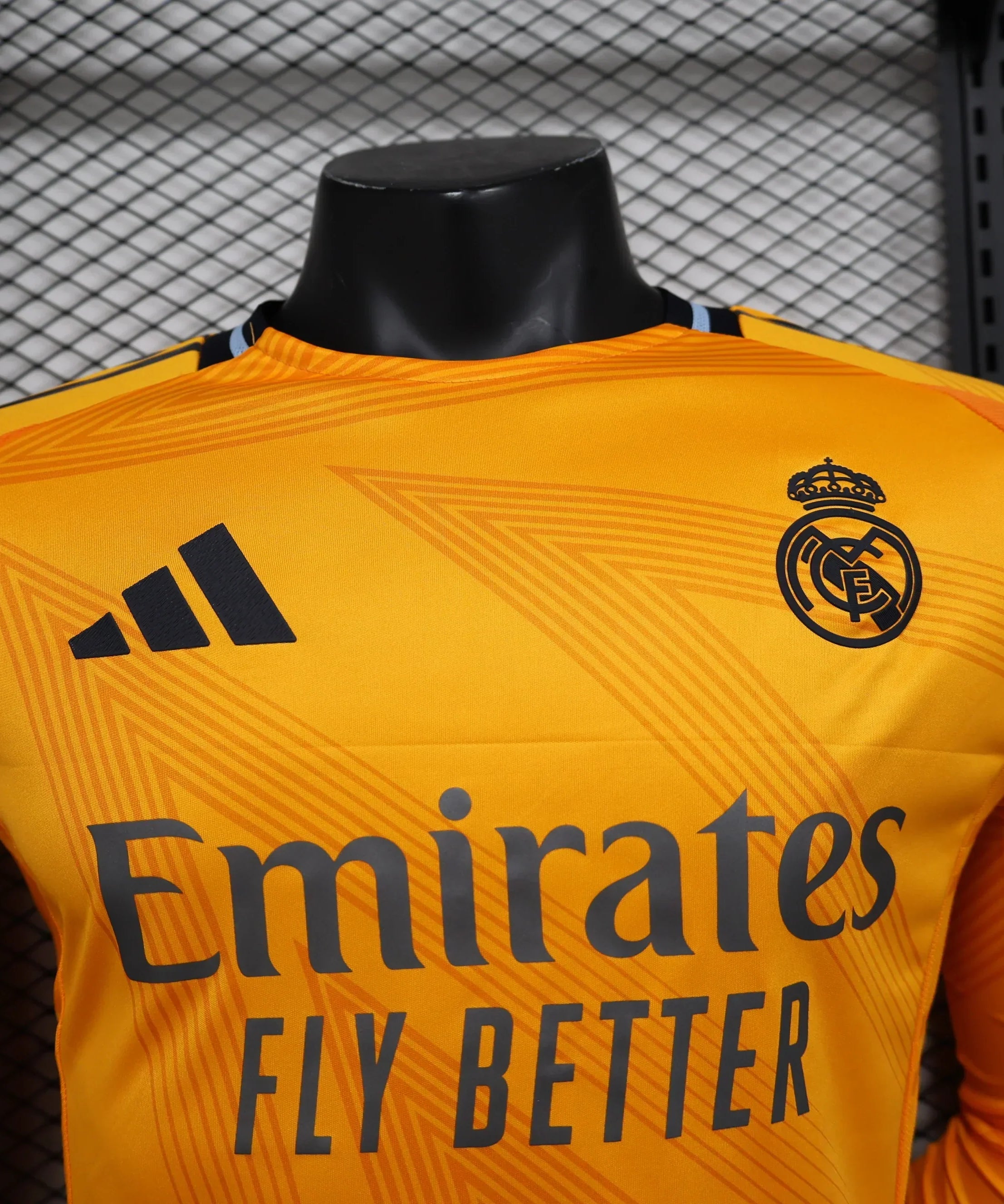 قميص ريال مدريد الاحتياطي بأكمام طويلة 2024-2025