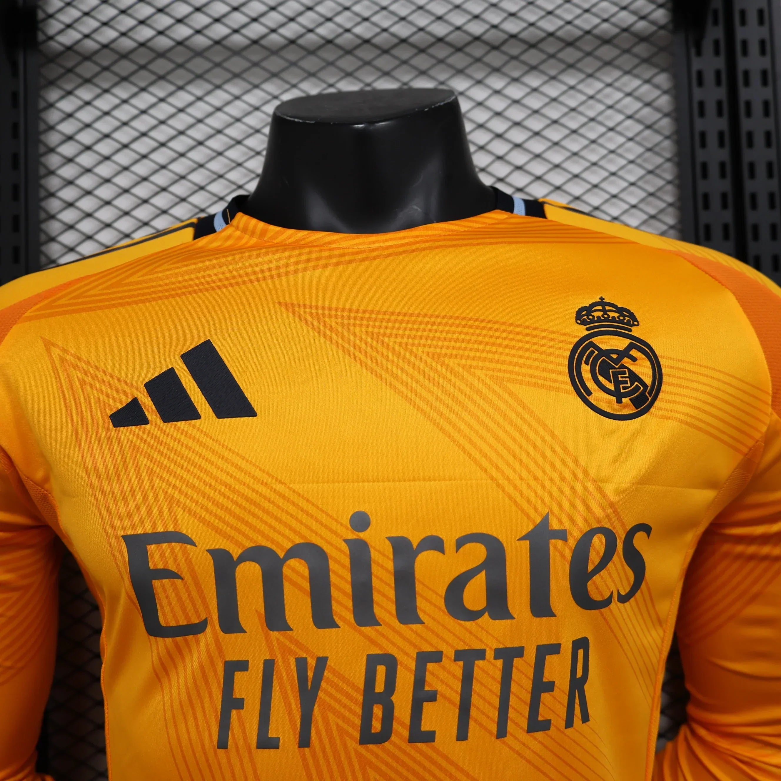 قميص ريال مدريد الاحتياطي بأكمام طويلة 2024-2025
