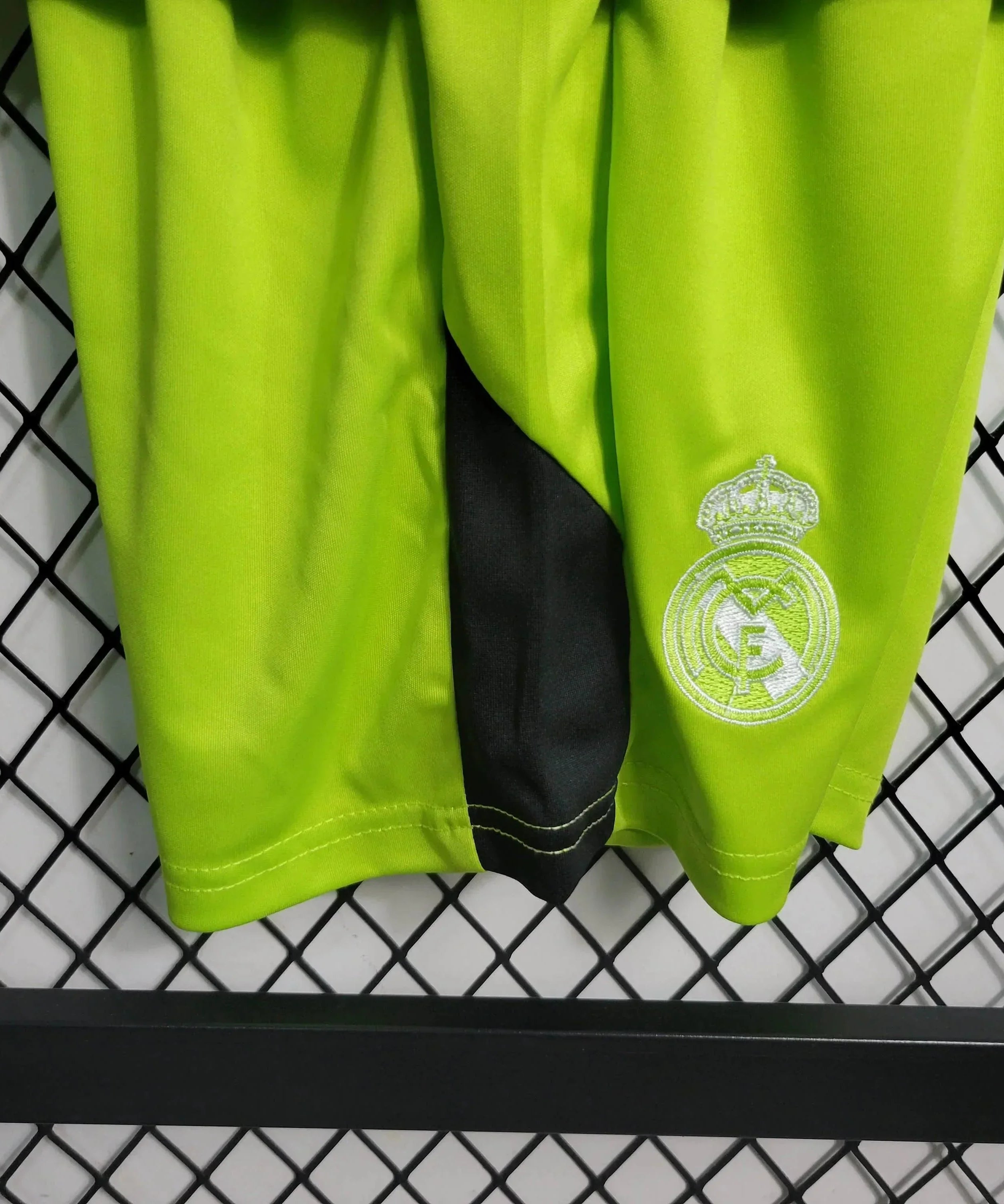 حارس مرمى ريال مدريد 23/24 - قميص أخضر للأطفال