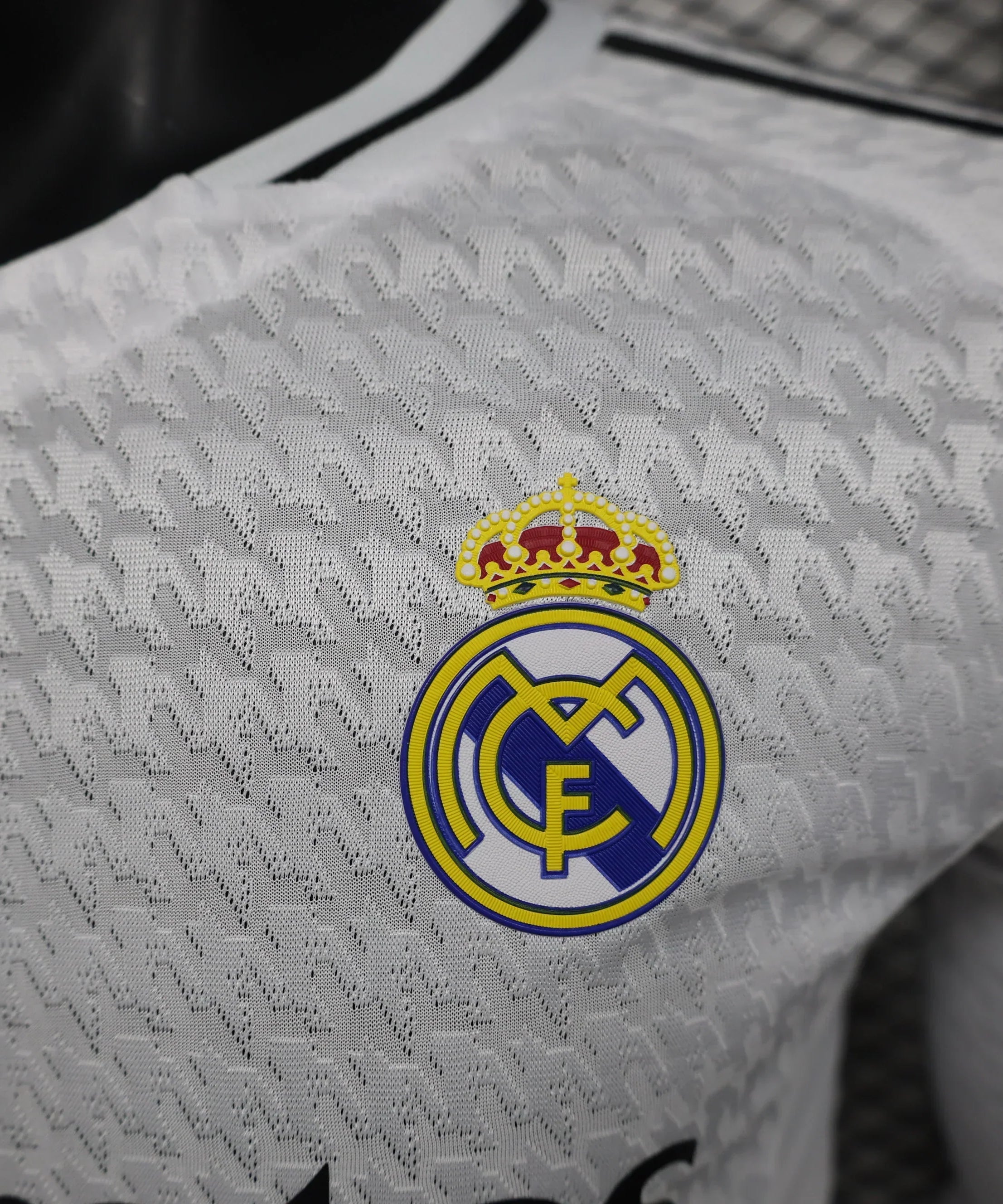 طقم ريال مدريد الأساسي 2024-2025 بأكمام طويلة