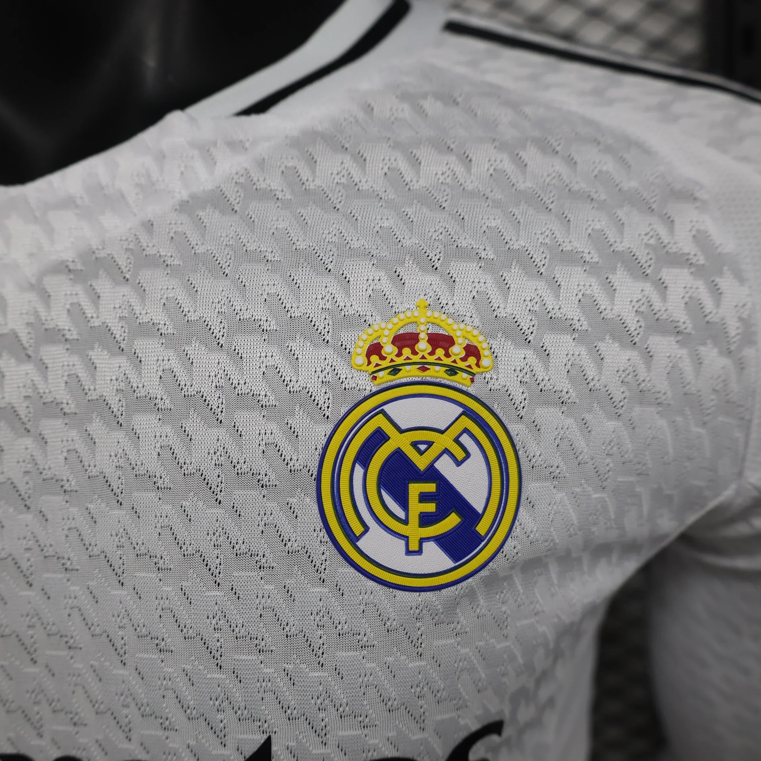 طقم ريال مدريد الأساسي 2024-2025 بأكمام طويلة