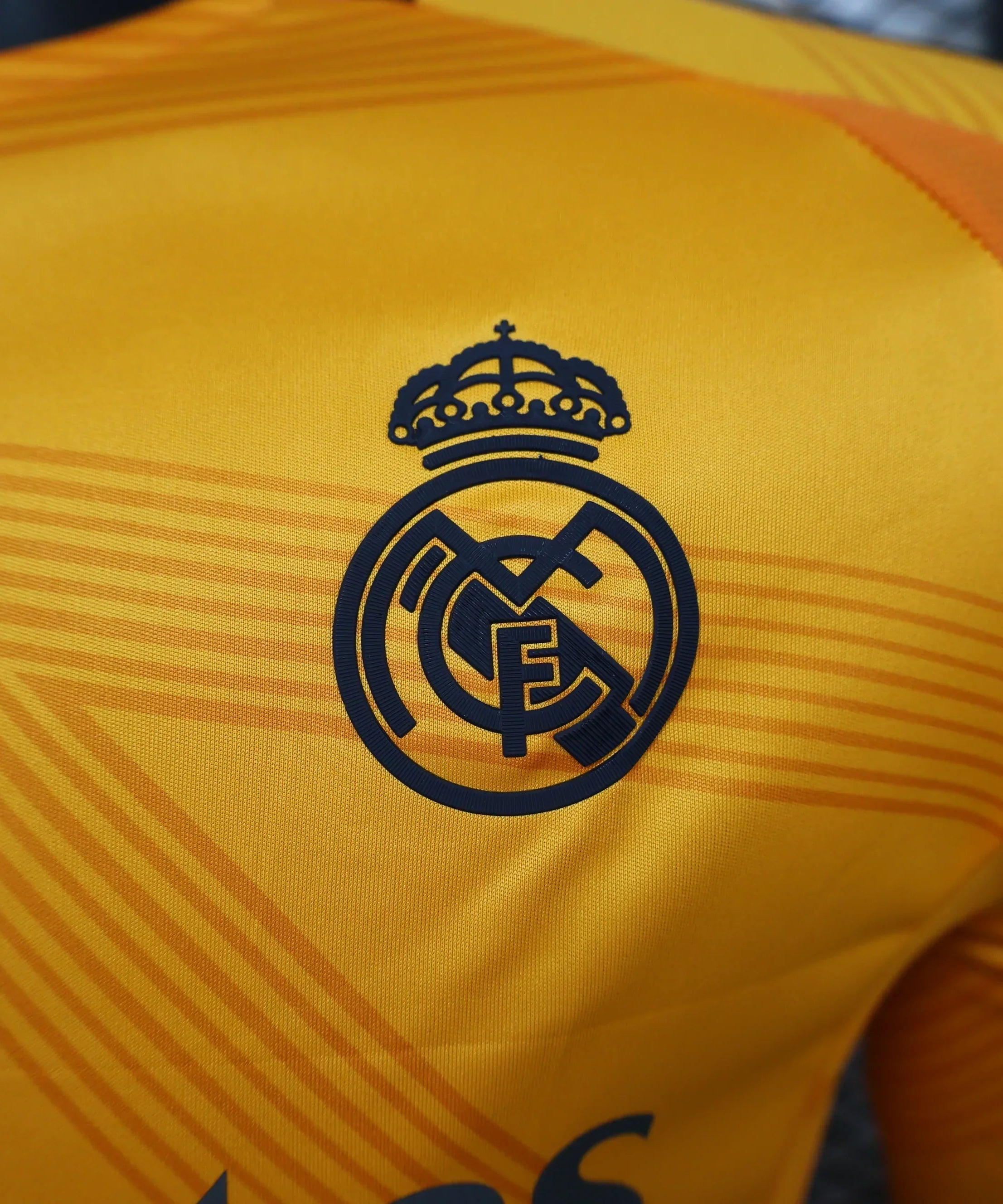 قميص ريال مدريد الاحتياطي بأكمام طويلة 2024-2025