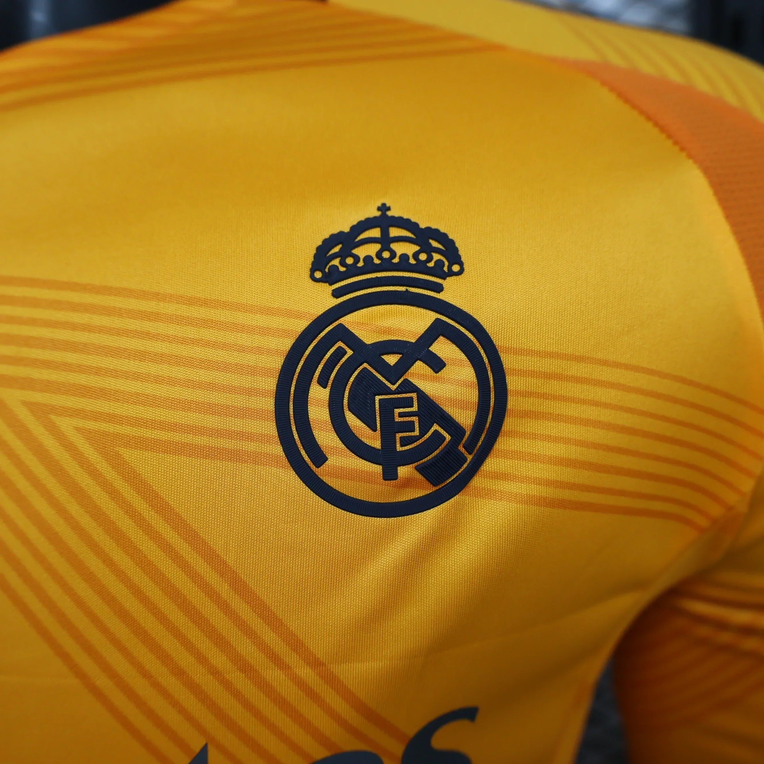 قميص ريال مدريد الاحتياطي بأكمام طويلة 2024-2025