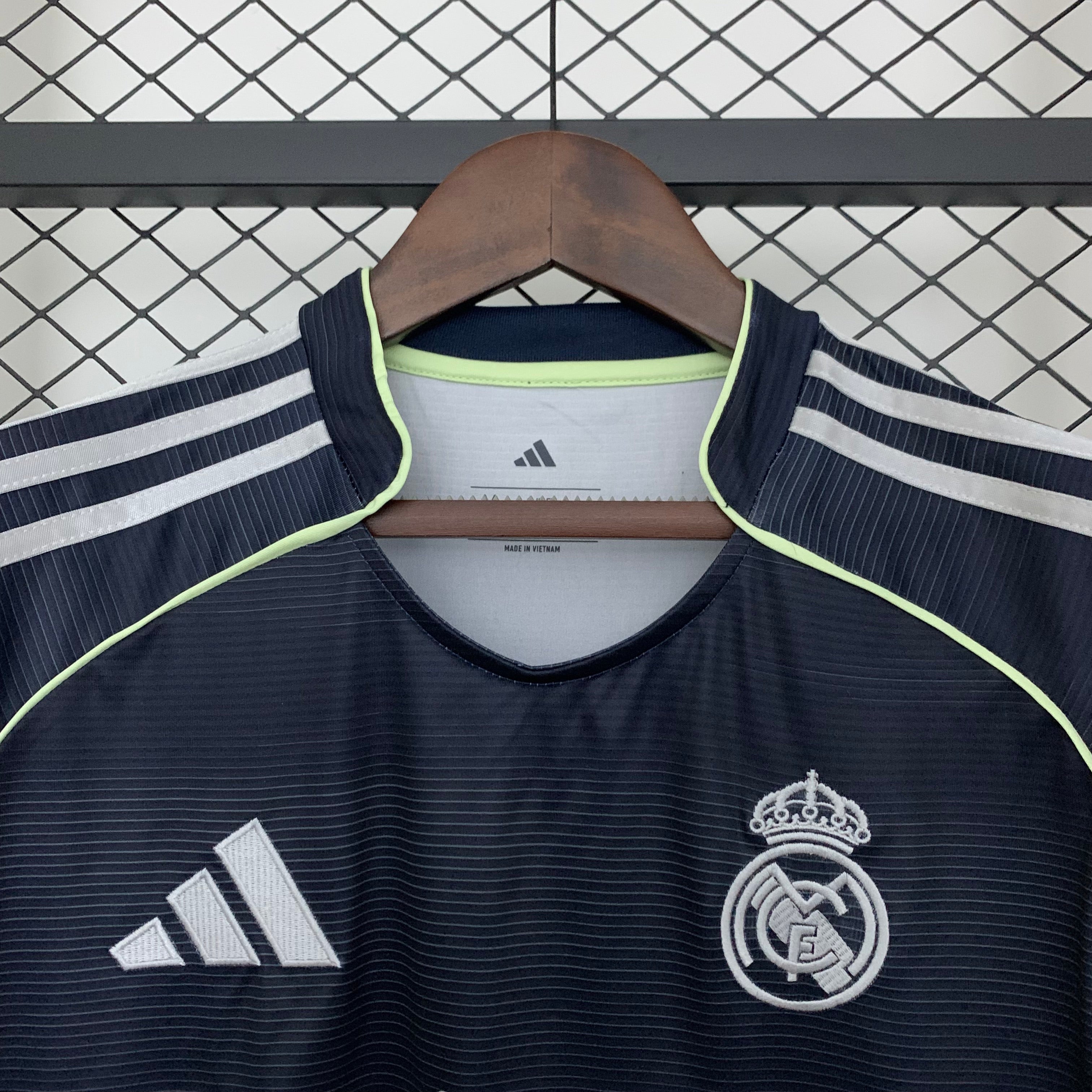 قميص ريال مدريد خارج أرضه 25-26